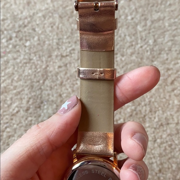 Rose gold bow watch from Francesca’s - Picture 6 of 7